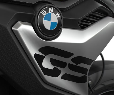 Llamativo logotipo GS en el asiento
