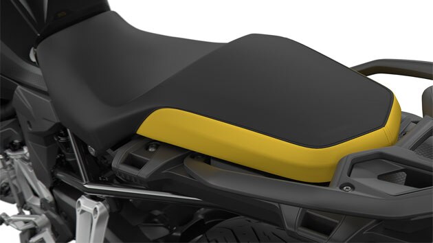 Asiento en negro y amarillo