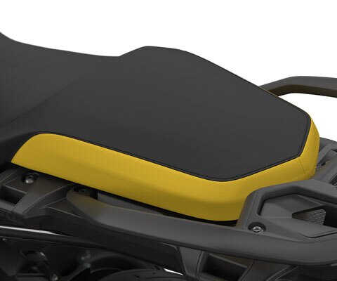 Asiento en negro y amarillo