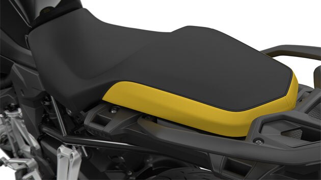 Asiento en negro y amarillo