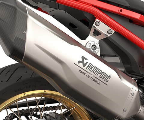 La F 900 GS de BMW Motorrad con silenciador final Akrapovič