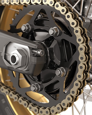 La F 900 GS de BMW Motorrad con cadena M Endurance