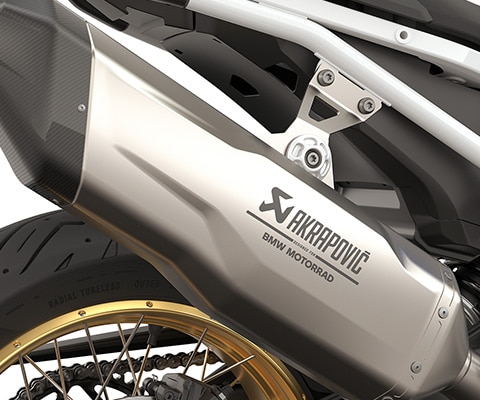 La F 900 GS de BMW Motorrad con silenciador final Akrapovič