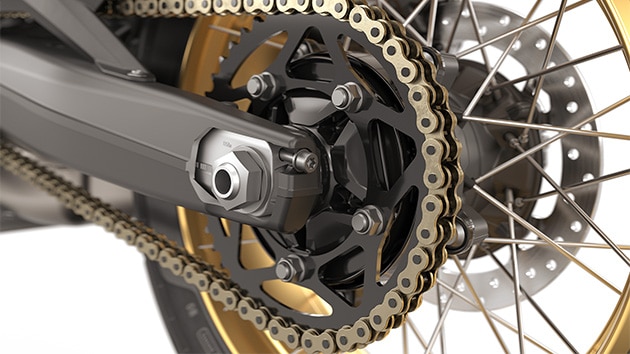 La F 900 GS de BMW Motorrad con cadena M Endurance