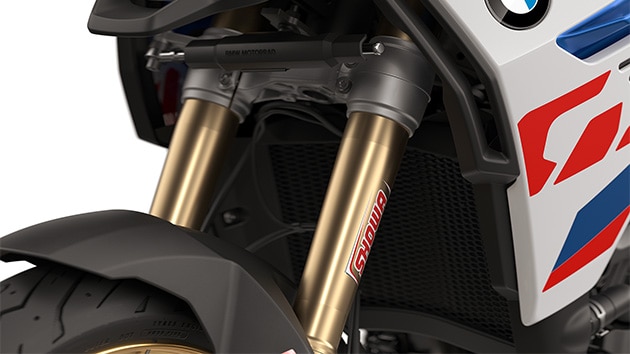 La F 900 GS de BMW Motorrad con paquete Enduro Pro y suspensión deportiva.