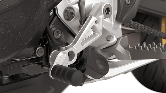 El pedal del cambio y maneta del freno ajustable forma parte del equipamiento de serie de la F 900 GS de BMW Motorrad
