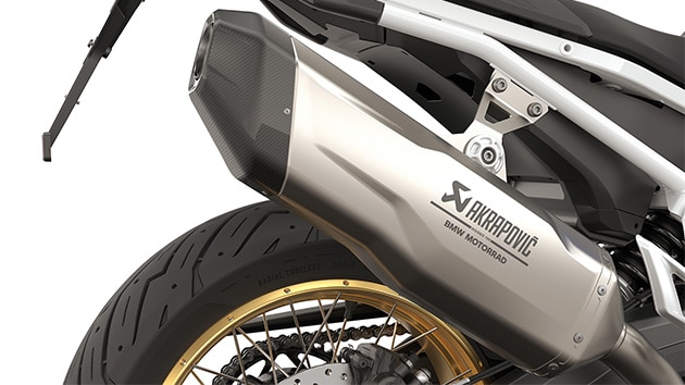 La F 900 GS de BMW Motorrad con silenciador final Akrapovič