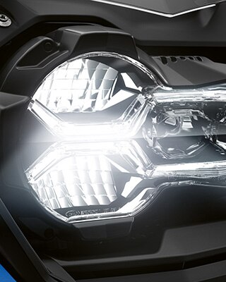 Iluminación adaptativa en curva con faros LED