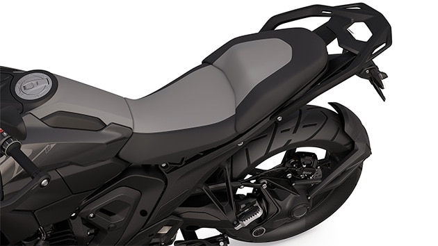 Los confortables asientos de la R 1300 GS Triple Black de BMW Motorrad