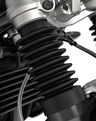 Aquí se ve la horquilla telescópica con fuelles de la R nineT Scrambler.