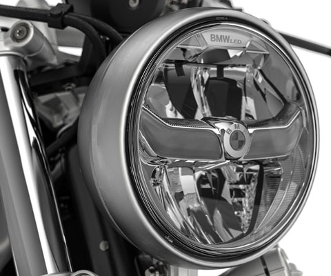 Aquí se ve el faro LED de la R nineT Scrambler.