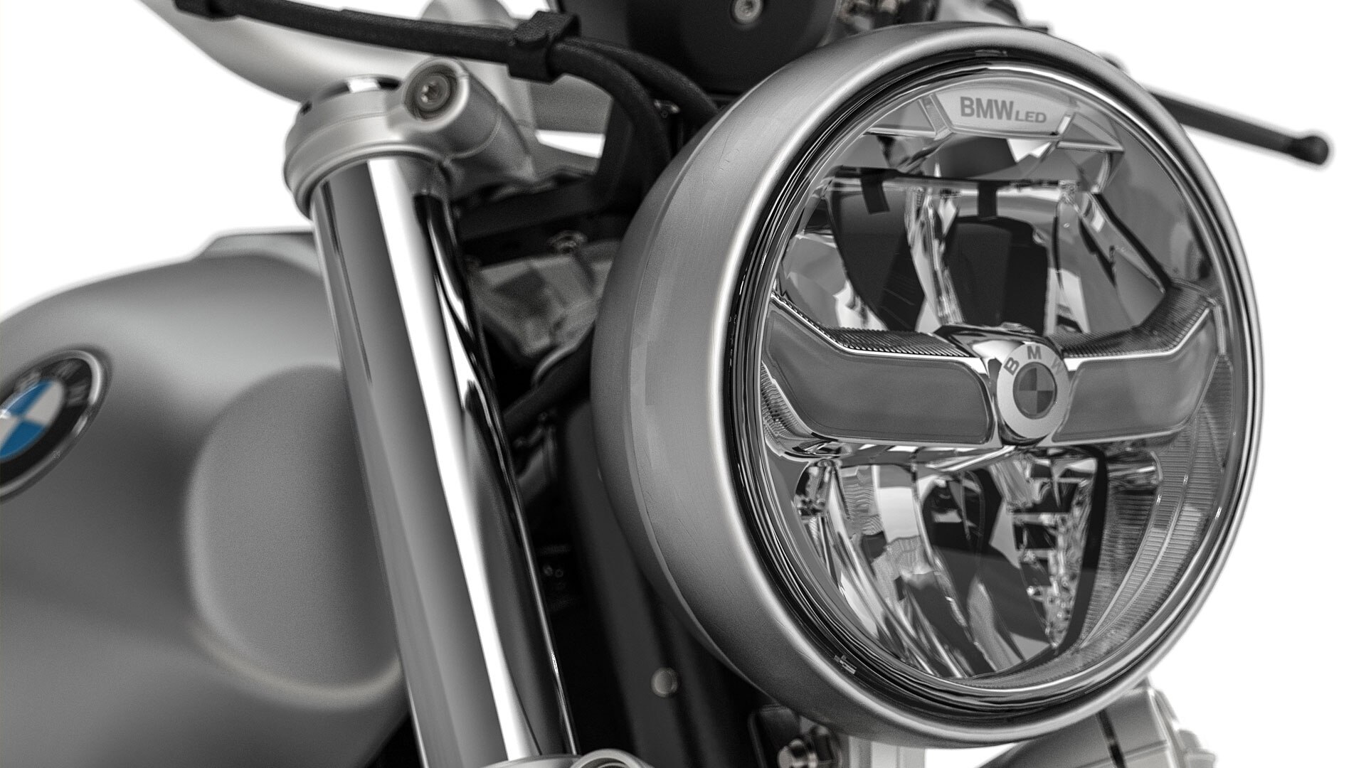 Aquí se ve el faro LED de la R nineT Scrambler.