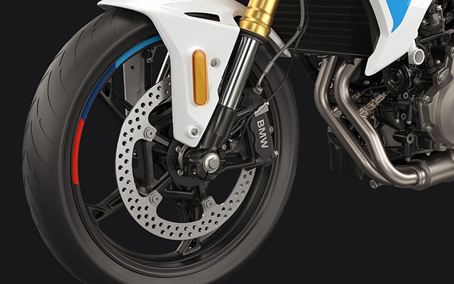 Las franjas decorativas en las llantas de la F 450 R de BMW Motorrad