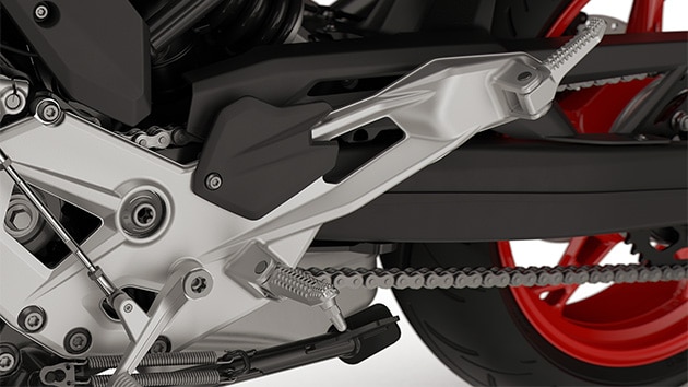 Reposapiés y pedales fresados de la F 900 R de BMW Motorrad
