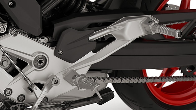 Los reposapiés de la F 900 R de BMW Motorrad