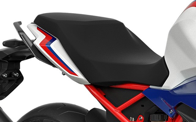Aquí vemos el asiento ergonómico de la G 310 R.