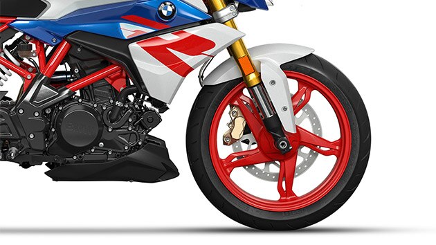 Aquí se ve la llanta de fundición de aluminio de la G 310 R.