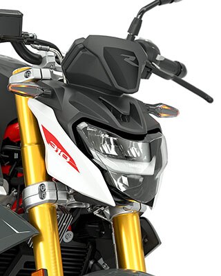 Aquí se ven los intermitentes y el faro LED de serie de la G 310 R.
