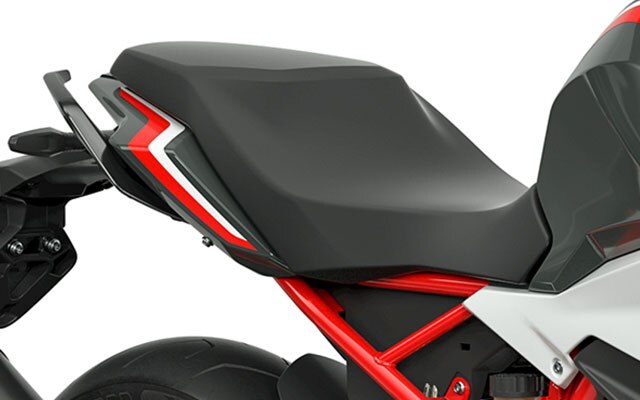 Aquí vemos el asiento ergonómico de la G 310 R.