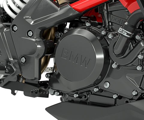 Aquí vemos el motor de la G 310 R en gris titanio.
