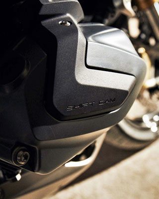 BMW R 1250 R in Stye HP with the tank in focus