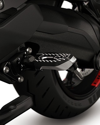 El juego de estriberas regulables de la R 1300 R de BMW Motorrad
