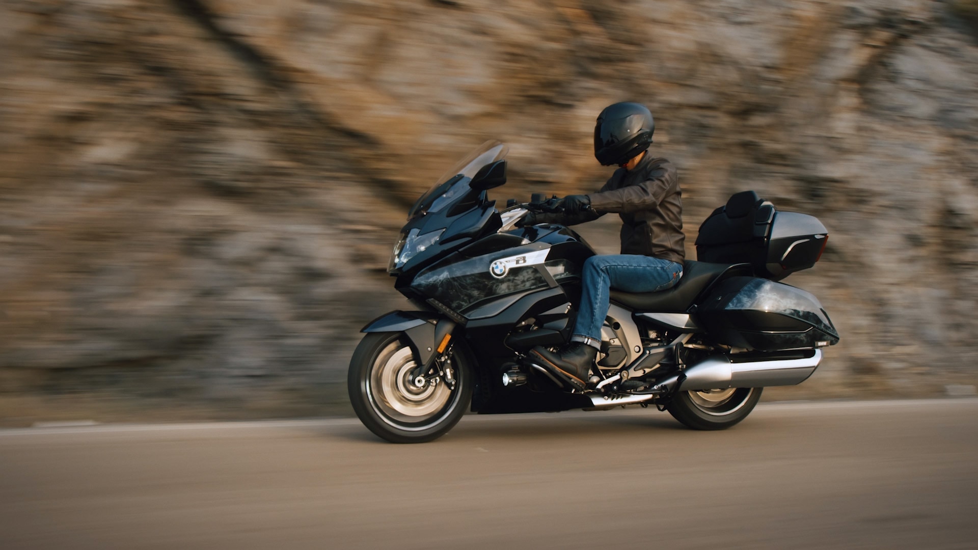 Imágenes de la K 1600 Grand America en marcha.