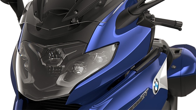 Enfoque en los faros LED.