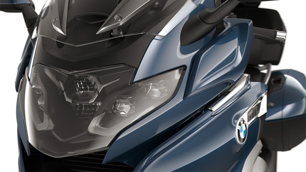 Enfoque en los faros LED.