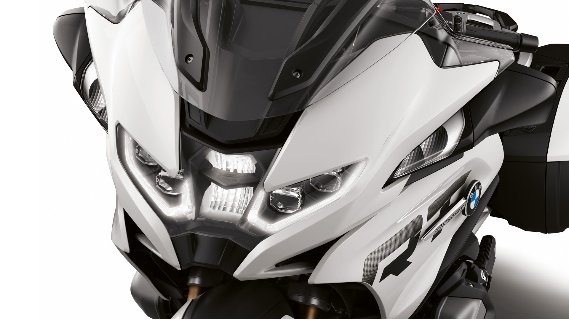 Aquí se ve la nueva parte frontal con faros LED de la R 1250 RT.
