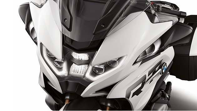Aquí se ve la nueva parte frontal con faros LED de la R 1250 RT.