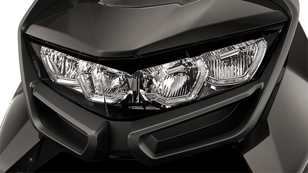 El C 400 GT de BMW Motorrad con faro Full LED con luz diurna