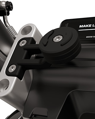 El soporte para smartphone de diseño superintegrado de la e-parkourer CE 02 de BMW Motorrad